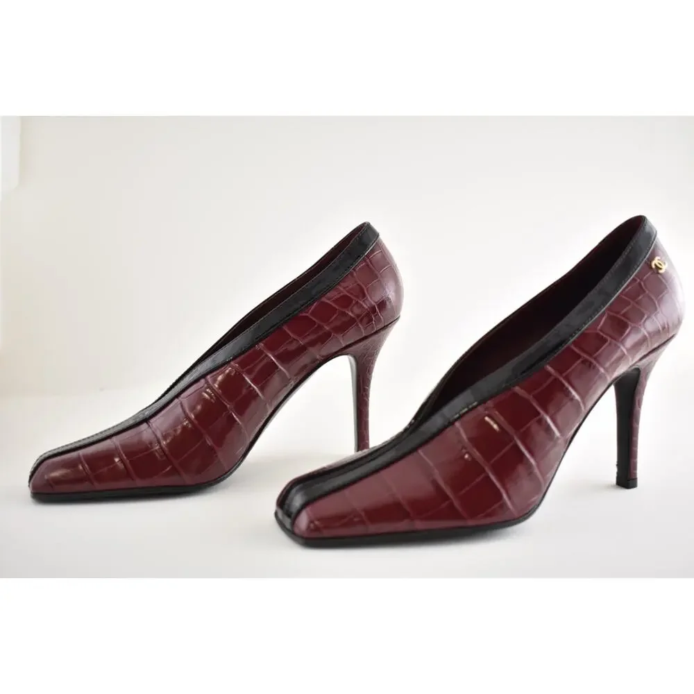Chanel 26S Blazy Black Burgundy Red Crocodile Croc Embossed CC Heel Pump 39.5
